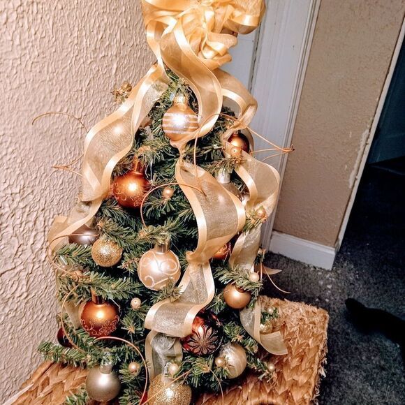 18" Predecorated Miniature Christmas Tree gilded in Creams, Gold & Glitter - Picture 1 of 6